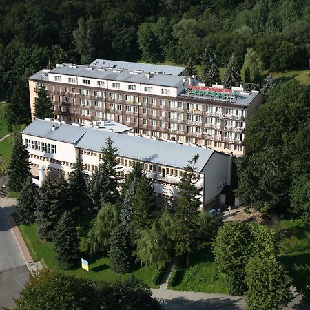 فندق Kzzg W Polsce, Gornicze Sanatorium Zwiazkowe "Gornik" Iwonicz-Zdrój المظهر الخارجي الصورة