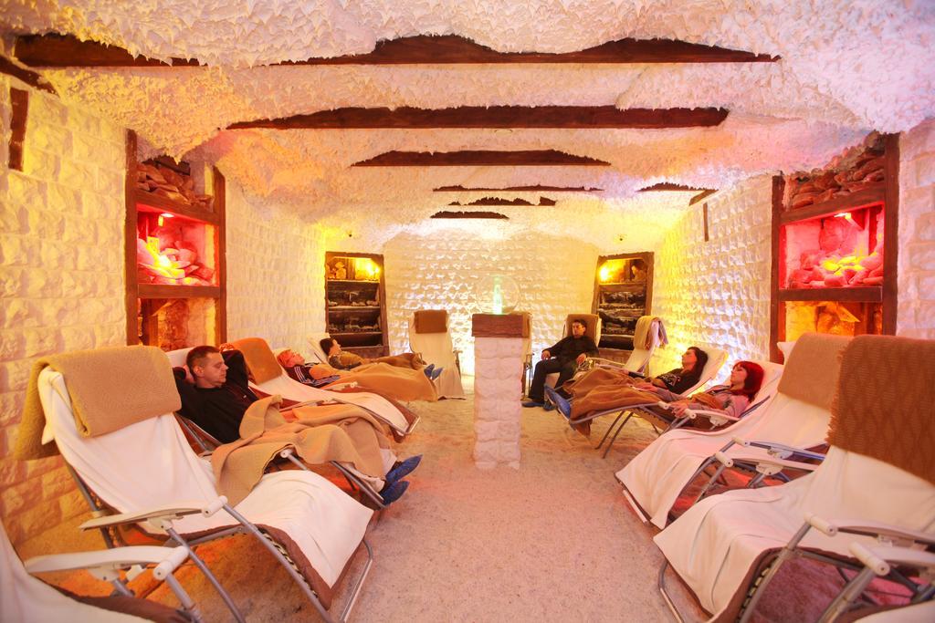 فندق Kzzg W Polsce, Gornicze Sanatorium Zwiazkowe "Gornik" Iwonicz-Zdrój المظهر الخارجي الصورة