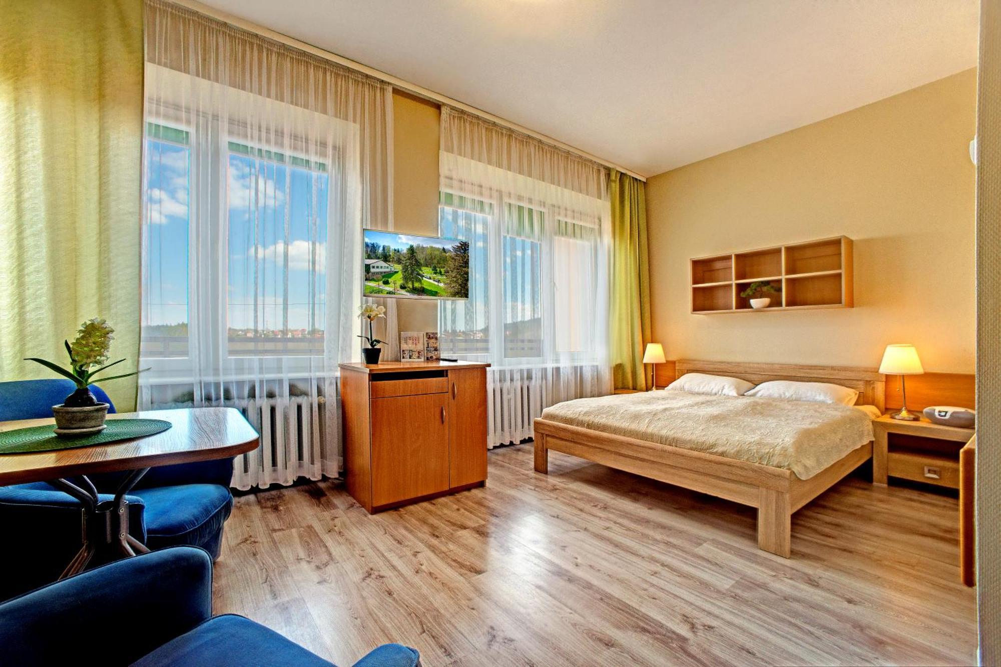 فندق Kzzg W Polsce, Gornicze Sanatorium Zwiazkowe "Gornik" Iwonicz-Zdrój المظهر الخارجي الصورة