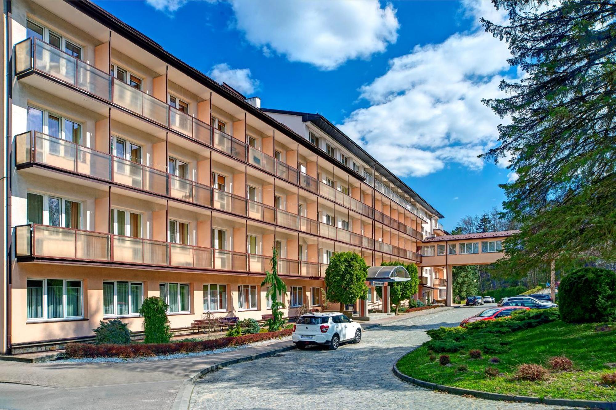 فندق Kzzg W Polsce, Gornicze Sanatorium Zwiazkowe "Gornik" Iwonicz-Zdrój المظهر الخارجي الصورة