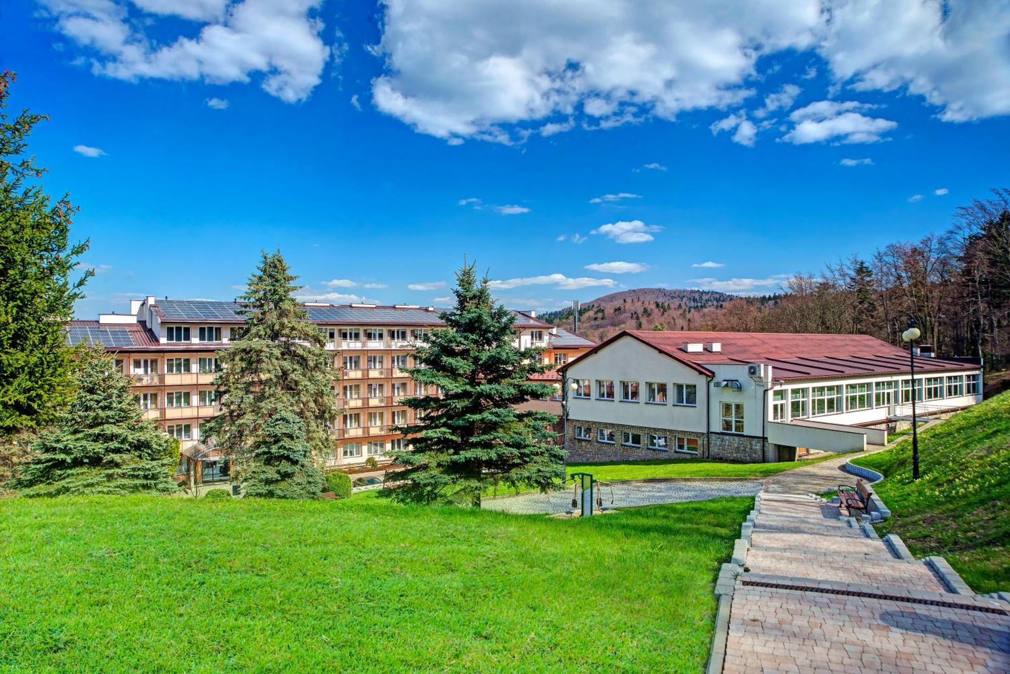 فندق Kzzg W Polsce, Gornicze Sanatorium Zwiazkowe "Gornik" Iwonicz-Zdrój المظهر الخارجي الصورة